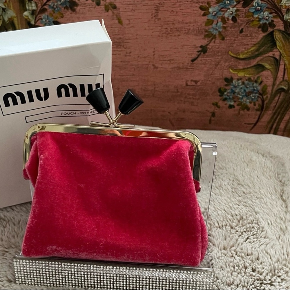 Miu Miu Beauty Pink Velvet Kisslock Wallet - Picture 5 of 5